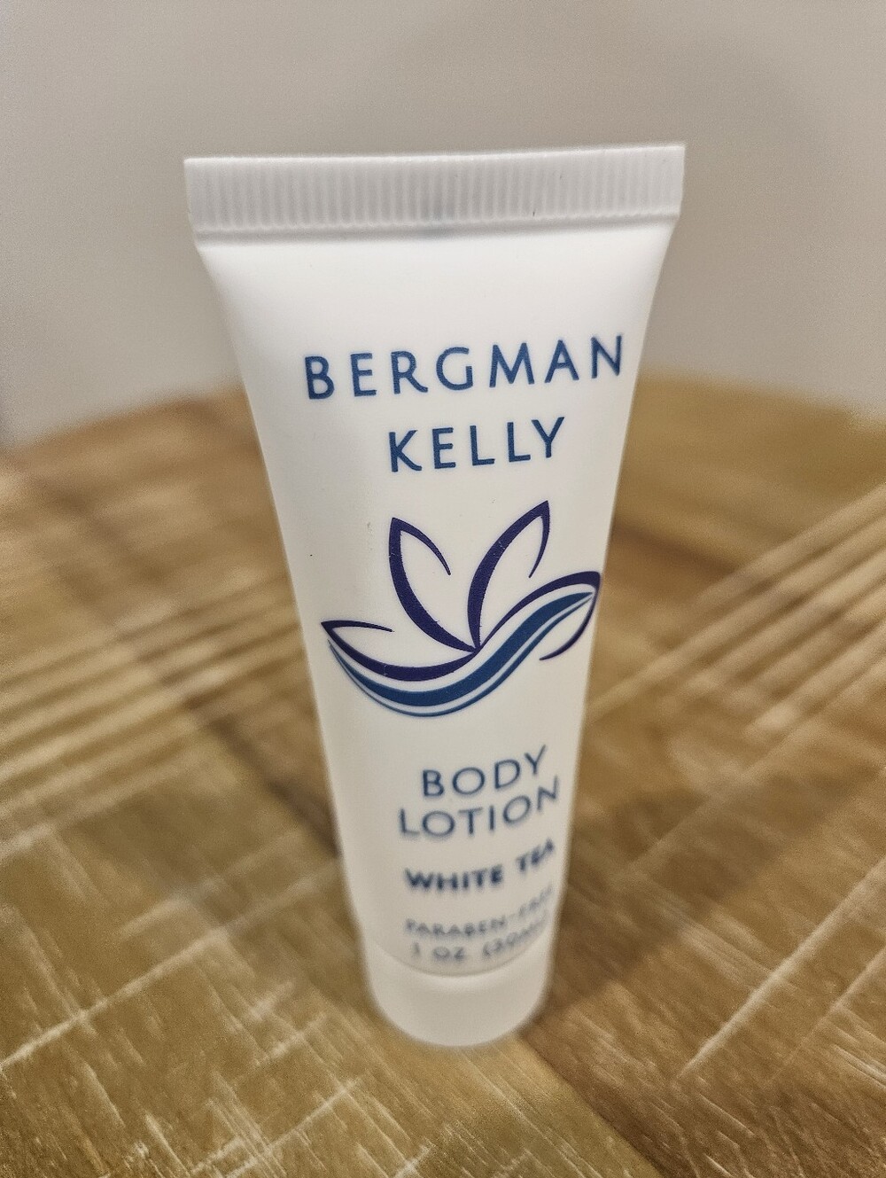 Bergman Kelly White Tea Body Lotion - White with Navy Accent